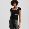 T-SHIRT MED KVADRATISK HALS T-SHIRT MED KVADRATISK HALS