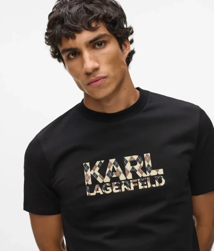 T-shirt med logotyp T-shirt med logotyp