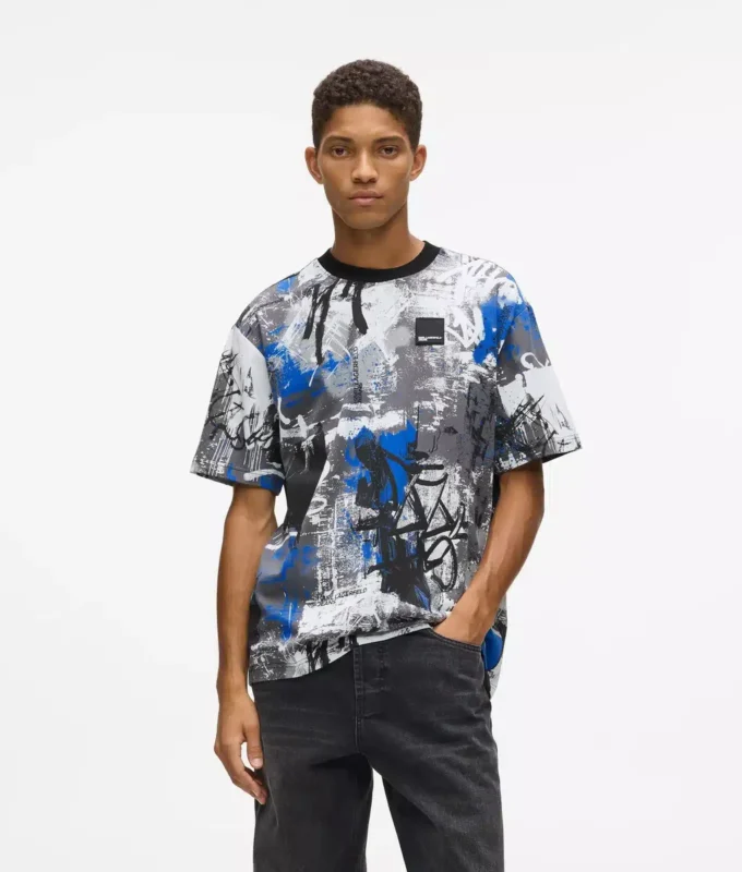T-shirt med målarfärgseffekt över hela ytan T-shirt med målarfärgseffekt över hela ytan