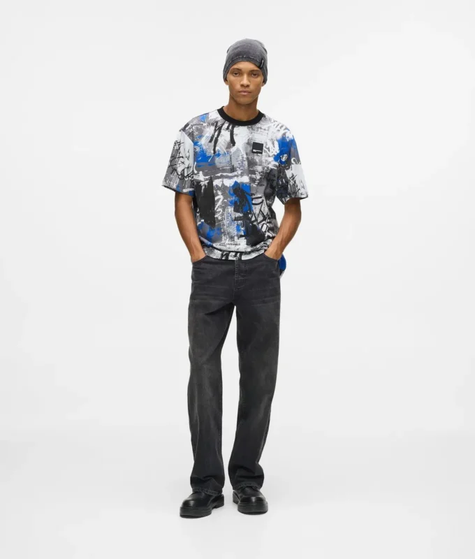 T-shirt med målarfärgseffekt över hela ytan T-shirt med målarfärgseffekt över hela ytan