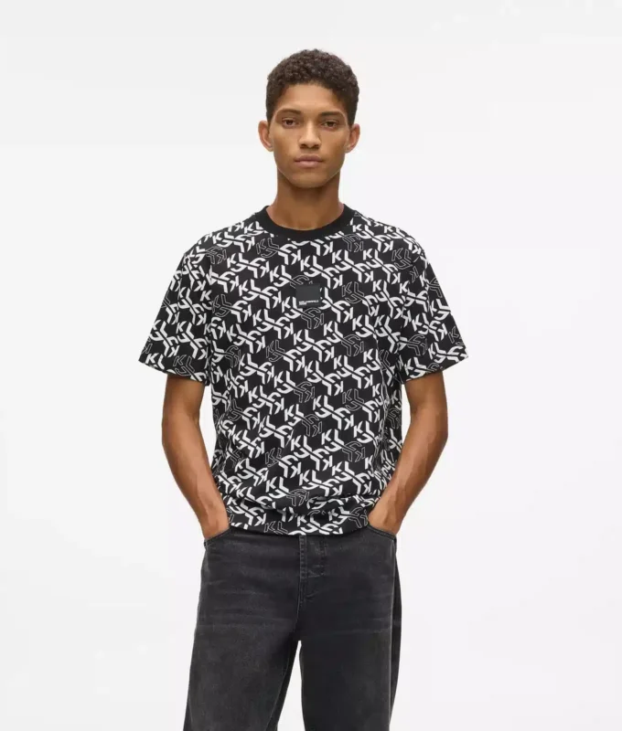 T-shirt med monogram över hela T-shirt med monogram över hela