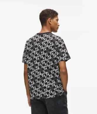T-shirt med monogram över hela