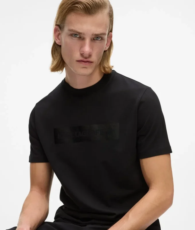 T-shirt med satinlogotyp T-shirt med satinlogotyp