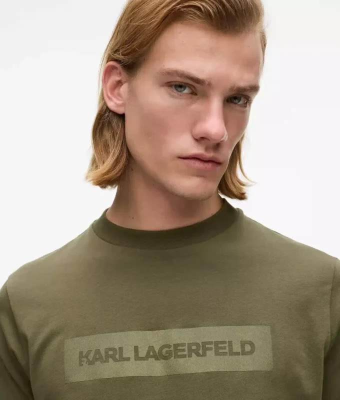 T-shirt med satinlogotyp T-shirt med satinlogotyp