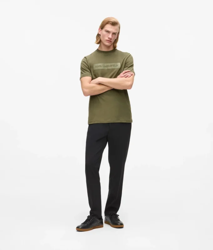 T-shirt med satinlogotyp T-shirt med satinlogotyp
