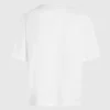 T-shirt med V-ringning och signaturbroderi i nederkant T-shirt med V-ringning och signaturbroderi i nederkant