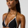 Triangelbikinitopp med vågig kant Triangelbikinitopp med vågig kant