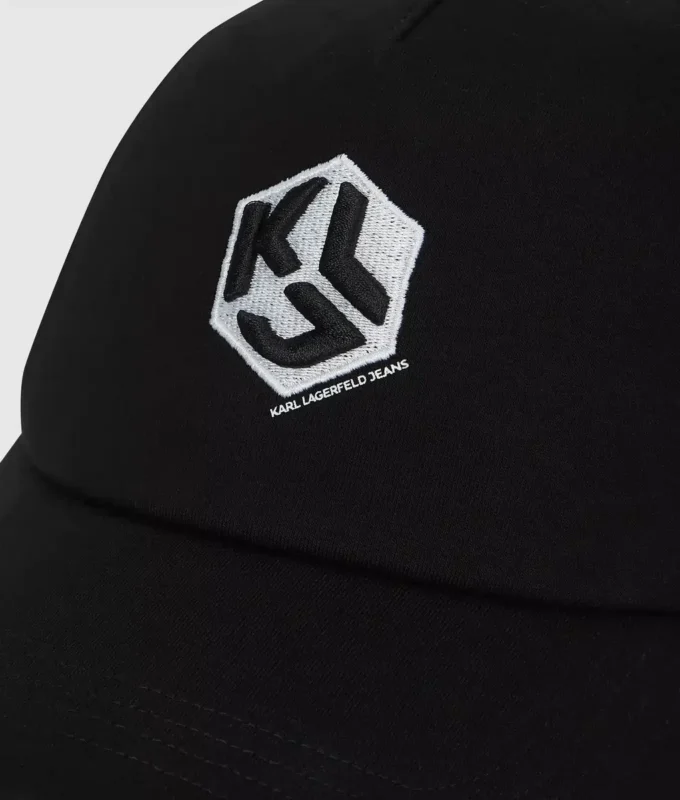 Truckerkeps med monogram Truckerkeps med monogram