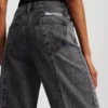 TVÅFÄRGADE MID-RISE RELAXED JEANS