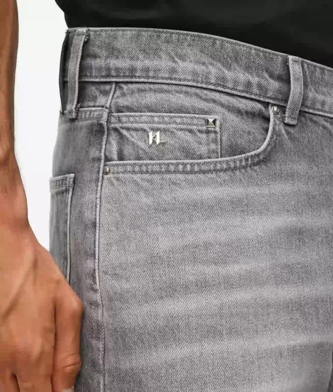 Tvättade raka jeans